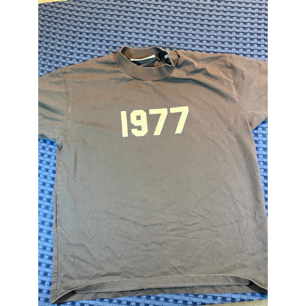 Essentials Fear of God Shirt Mens Small Gray 1977 Short Sleeve Streetwear